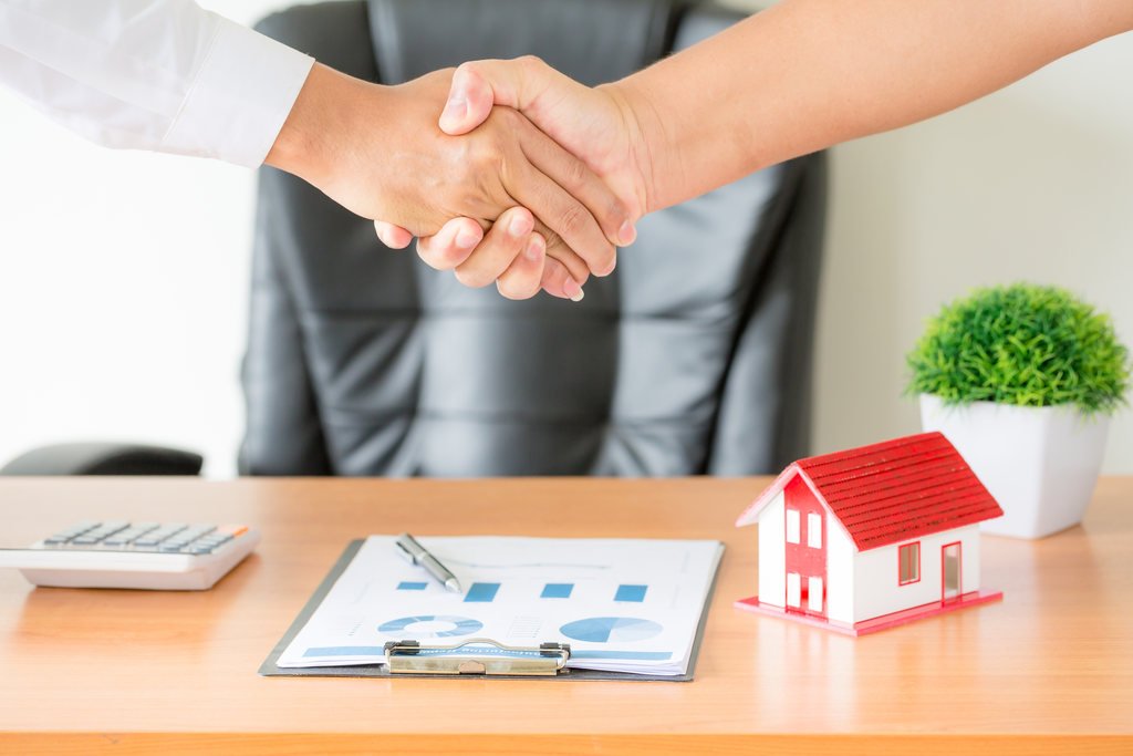 Diferença de alugar por imobiliária e direto com o proprietário