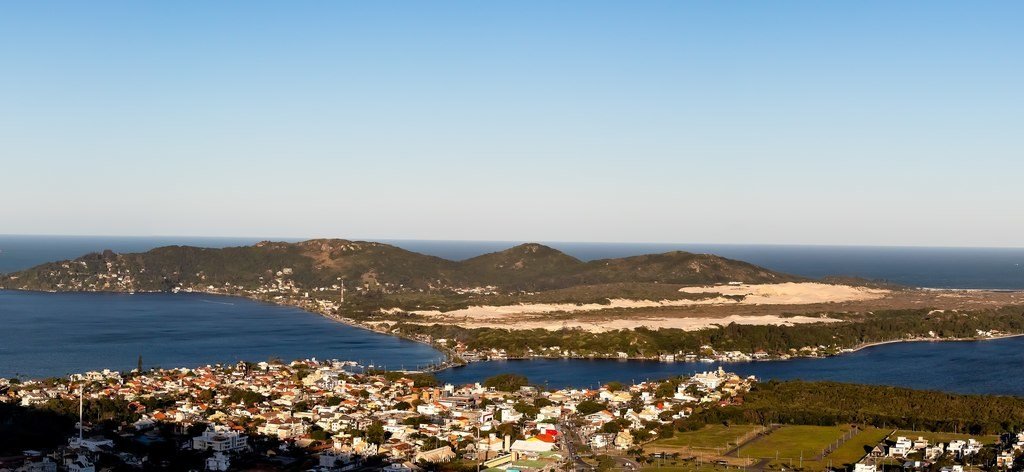 Vista de cima do bairro Porto da Lagoa em Florianópolis vista de moradores